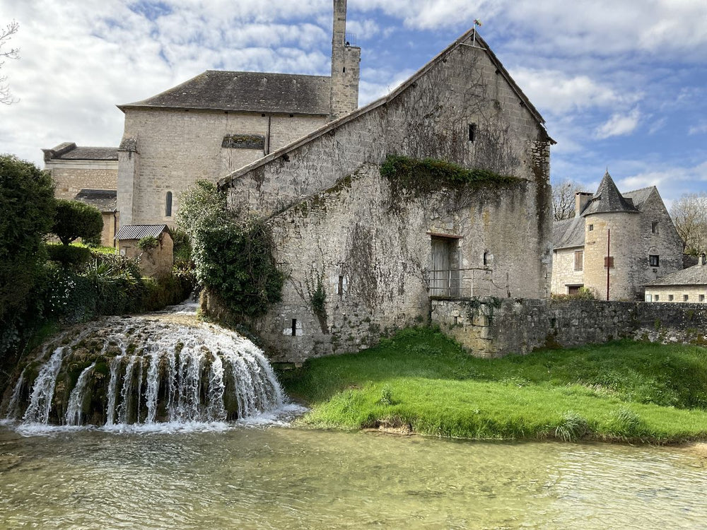 Le Moulin de Condat et sa chute d'eau, la force hydraulique qui broie les coquilles