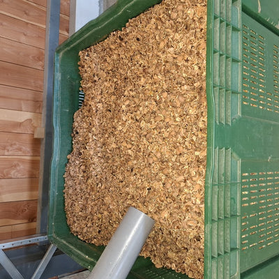 Caisse de coquilles de noix broyées, valorisation zéro déchet