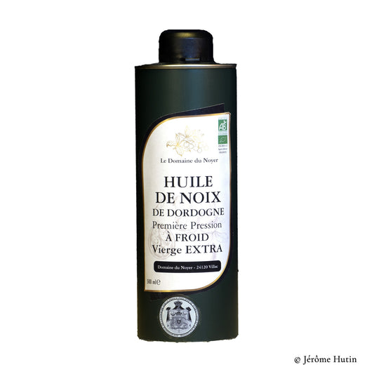 Bouteille d'huile de noix bio de Dordogne 500 ml, première pression à froid Photo Jérôme Hutin.