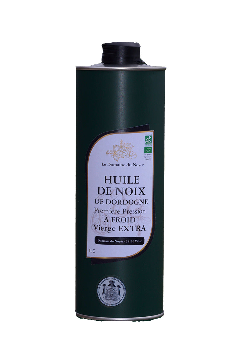 Bouteille de 1 L d'huile de noix bio pressée à froid du Domaine du Noyer. Photo Jérôme Hutin.