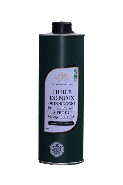 Bouteille de 1 L d'huile de noix bio pressée à froid du Domaine du Noyer. Photo Jérôme Hutin.