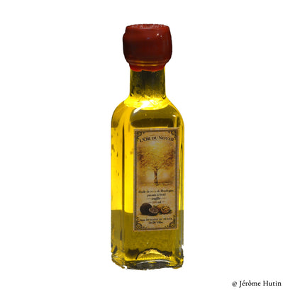 Huile de noix truffée L'Or du Noyer, bouteille 100 ml Photo Jérôme Hutin.